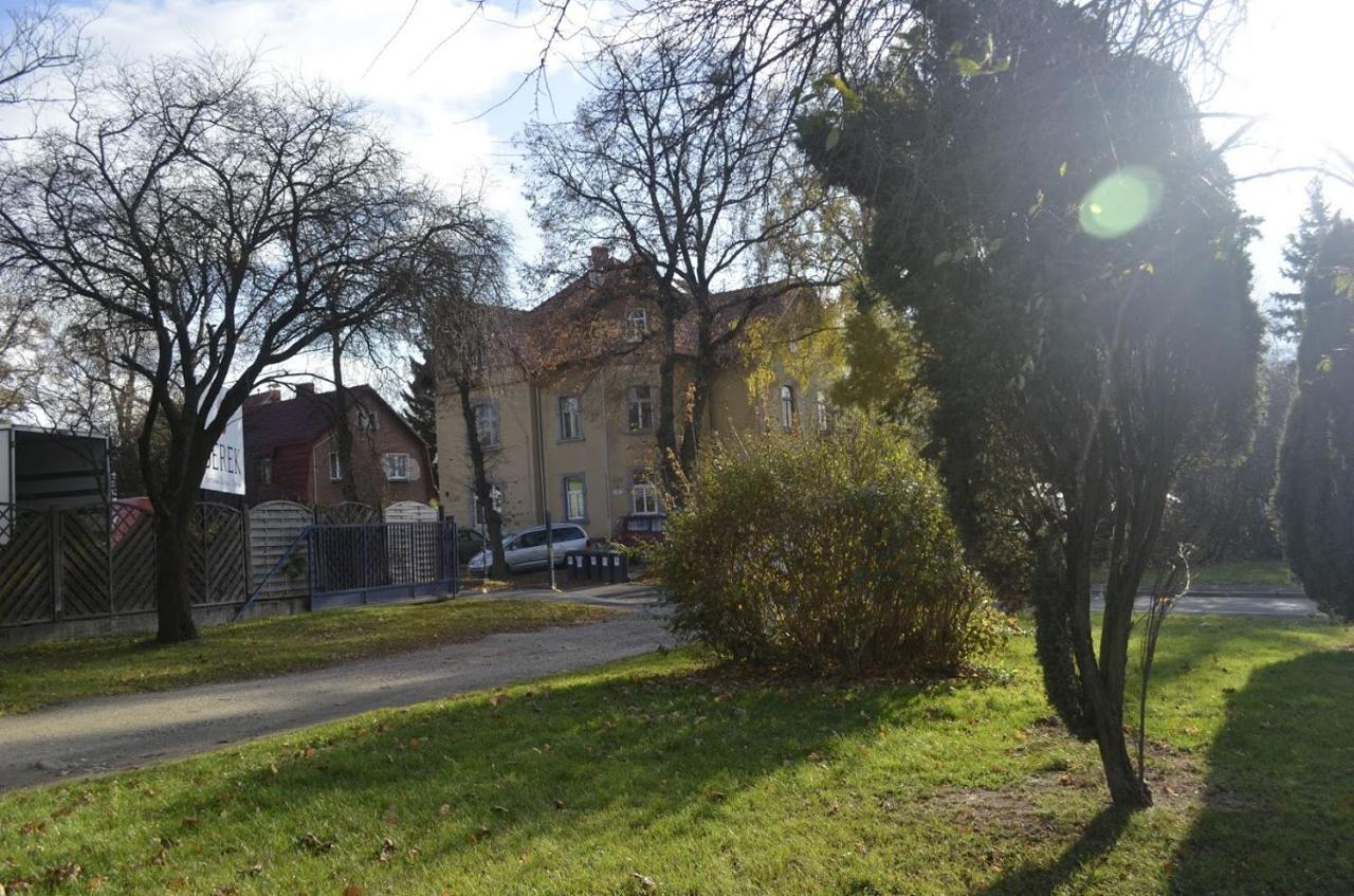 Dom Otwarty Apartment Jelenia Gora Bagian luar foto